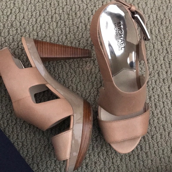 MICHAEL Michael Kors Leather Platform Sandal - Picture 4 of 6